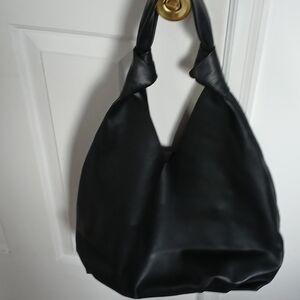Classic Black Leather Shoulder Bag - Sleek Everyday Tote